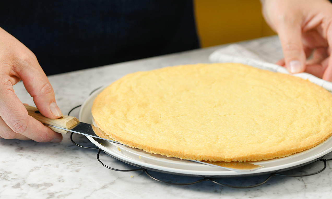 Picture - Mürbteigboden lösen Messer DSC9535 ausschnitt