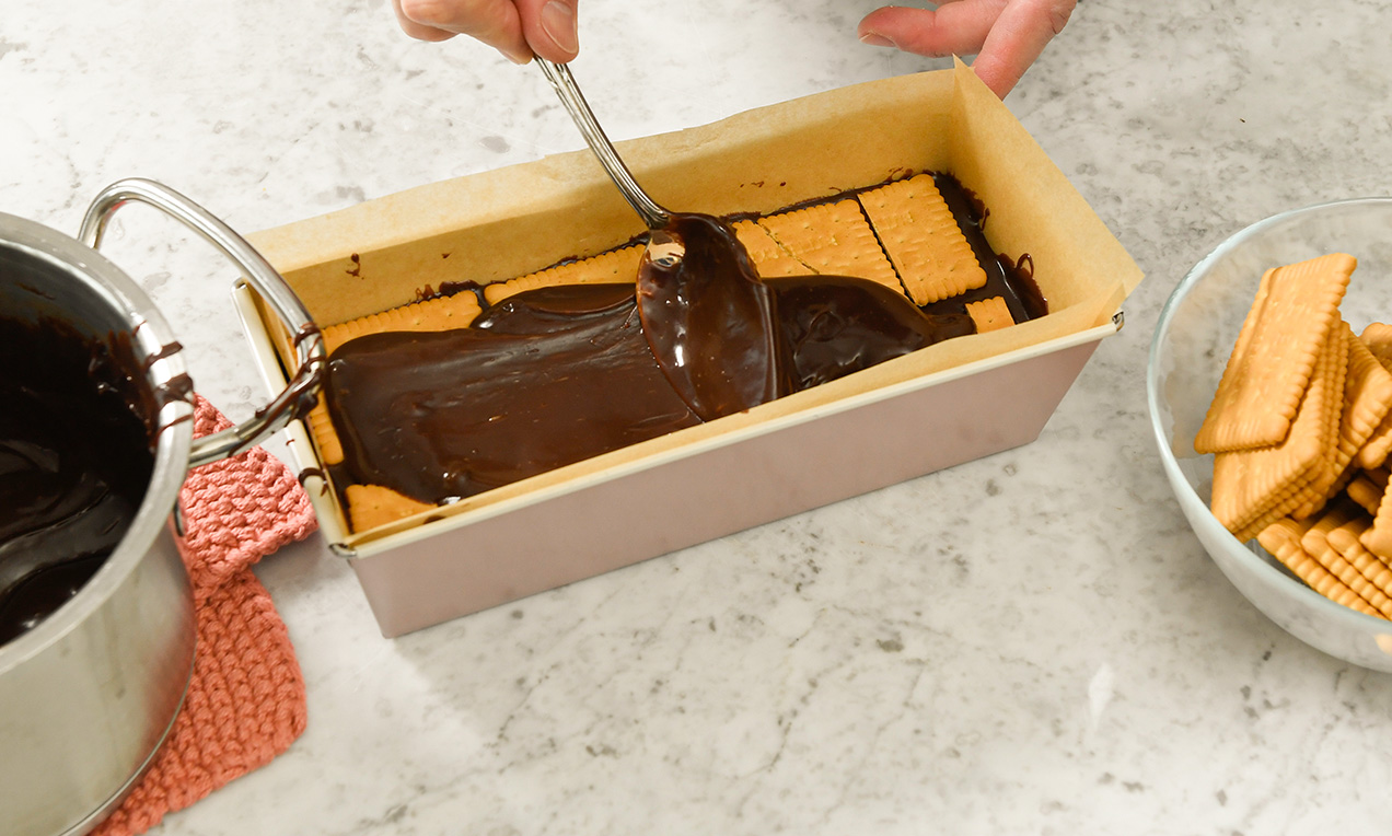 Picture - Handling Kalter Hund Kekse Schoko in Kastenform-4558 Ausschnitt