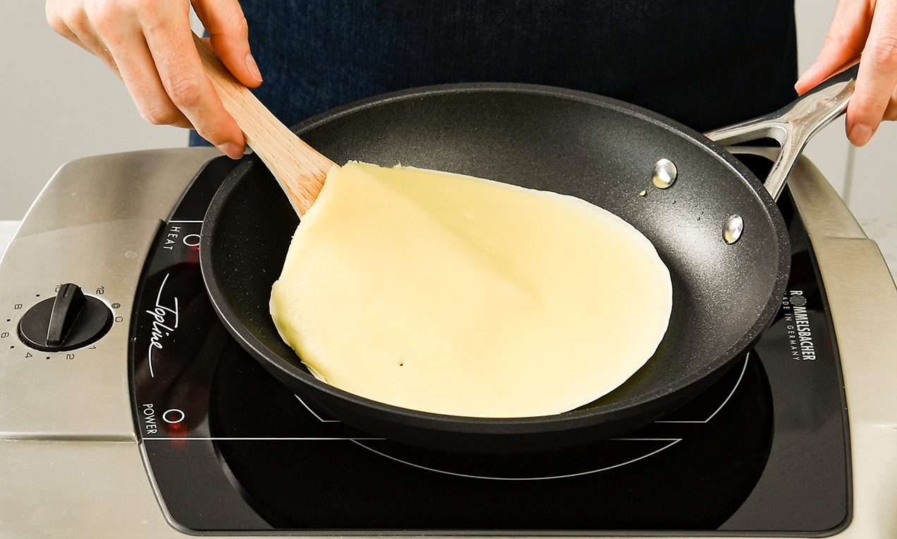 Picture - Pfannkuchen Pfannenwender wenden DSC7638 Ausschnitt