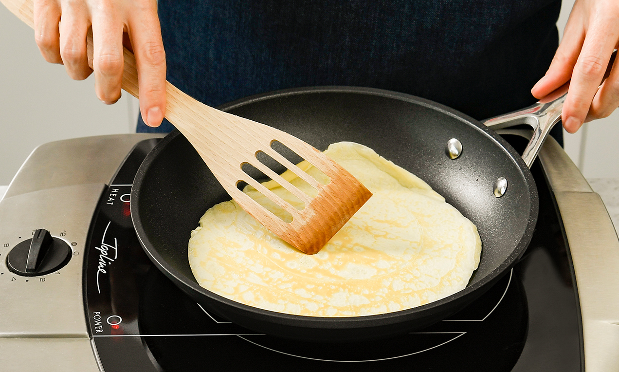 Picture - Pfannkuchen Pfannenwender wenden DSC7641 ret Ausschnitt