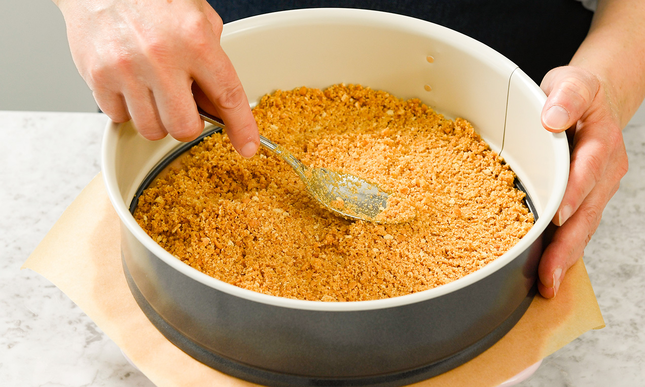 Picture - Keksboden Brösel andrücken